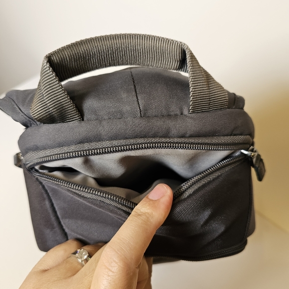 Case Logic grey small side access camera backpack - Picture 9 of 14